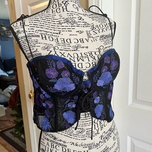 For love and lemons Kaylee corset, size L.